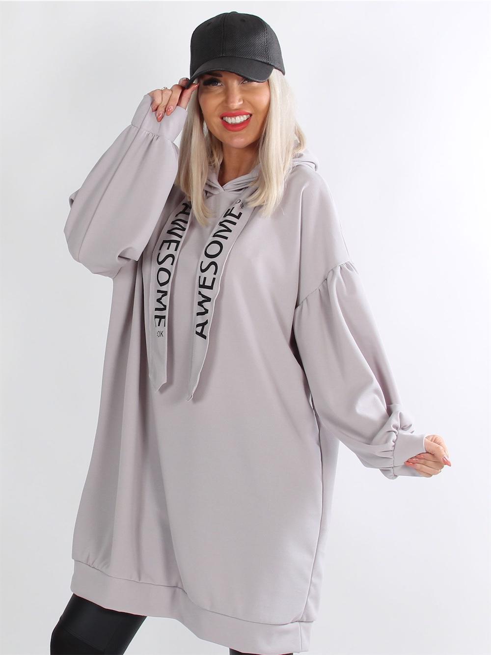 Tabitta - Armygrøn joggingkjole med hvidt skrift og hætte